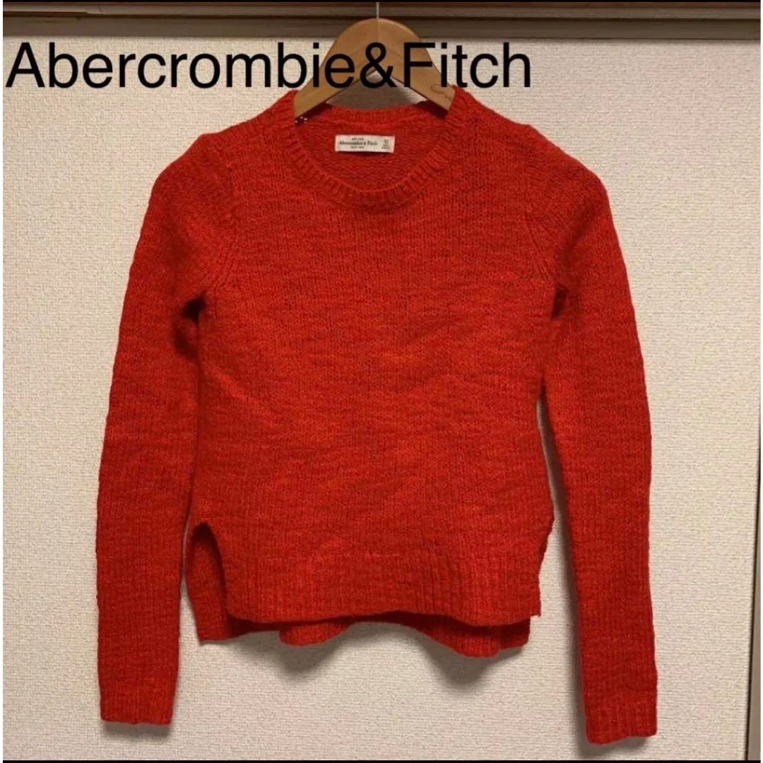 Abercrombie&Fitch(アバクロンビーアンドフィッチ)のアバクロンビーアンドフィッチ　ニット セーター　レッド　赤　無地　シンプル　XS レディースのトップス(ニット/セーター)の商品写真