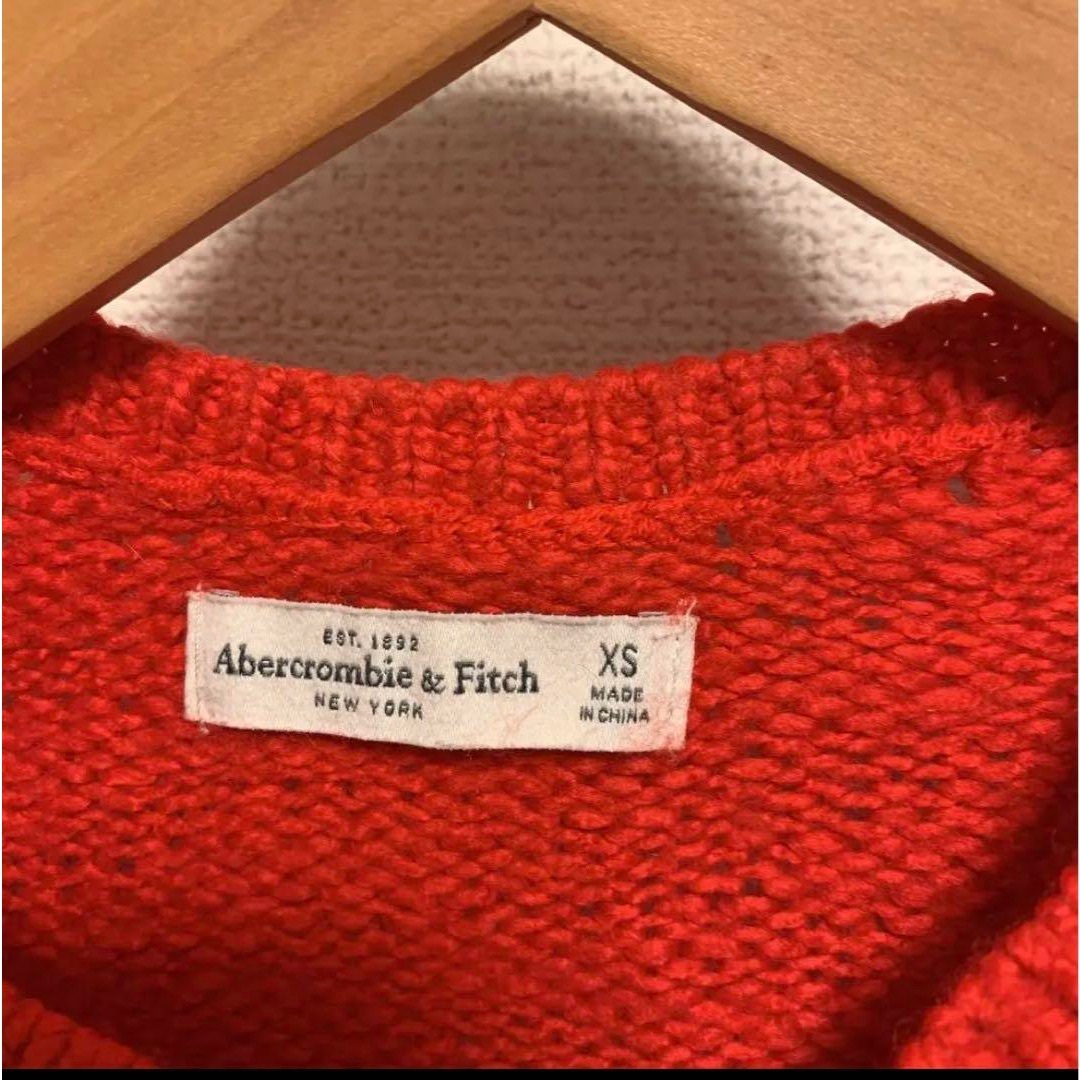 Abercrombie&Fitch(アバクロンビーアンドフィッチ)のアバクロンビーアンドフィッチ　ニット セーター　レッド　赤　無地　シンプル　XS レディースのトップス(ニット/セーター)の商品写真
