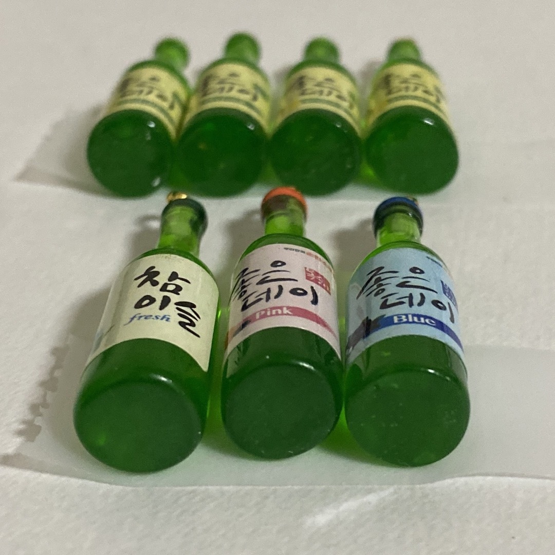 立体韓国焼酎ボトルチャーム 7個セット ハンドメイドの素材/材料(各種パーツ)の商品写真