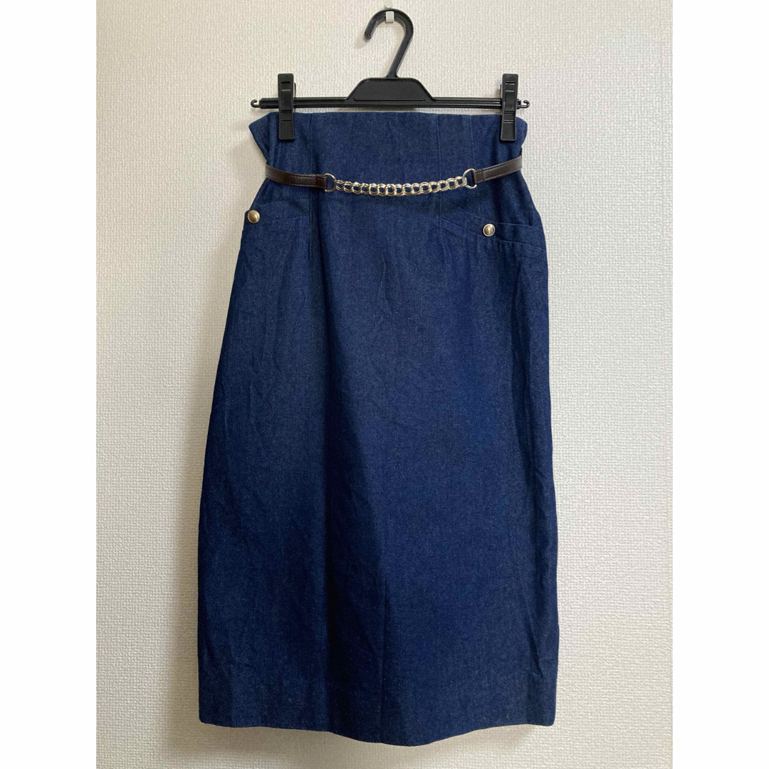JUSGLITTY(ジャスグリッティー)のジャスグリッティー　チェーンベルト付きタイトスカート レディースのスカート(ひざ丈スカート)の商品写真