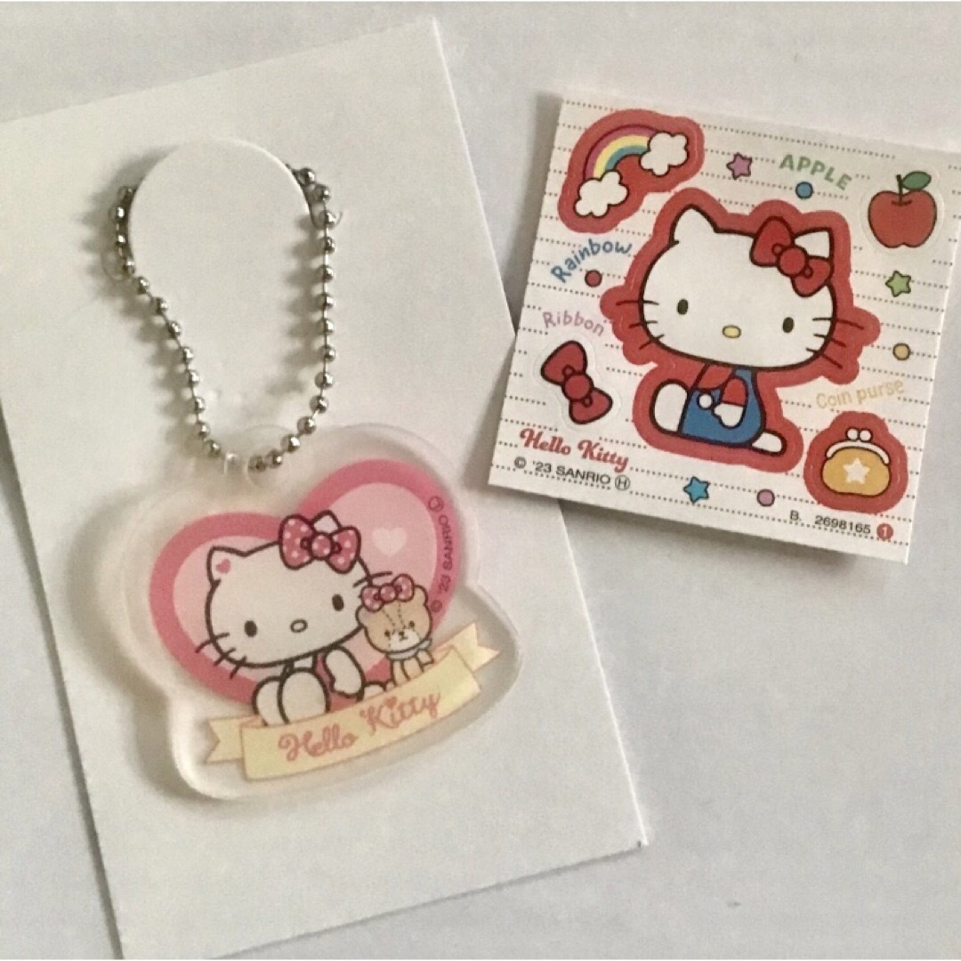 サンリオ(サンリオ)のサンリオ ❤️ ハローキティ ❤️ アクキー &  シール ❤️ セット^o^ エンタメ/ホビーのおもちゃ/ぬいぐるみ(キャラクターグッズ)の商品写真