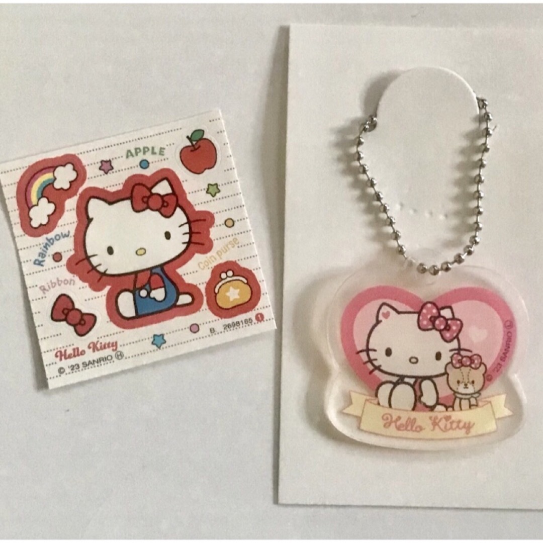 サンリオ(サンリオ)のサンリオ ❤️ ハローキティ ❤️ アクキー &  シール ❤️ セット^o^ エンタメ/ホビーのおもちゃ/ぬいぐるみ(キャラクターグッズ)の商品写真