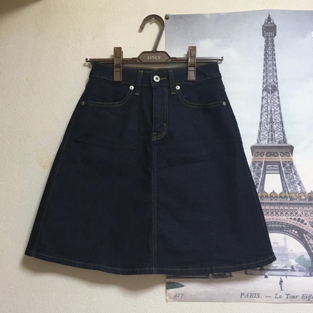GU(ジーユー)のデニム台形スカート レディースのスカート(ひざ丈スカート)の商品写真