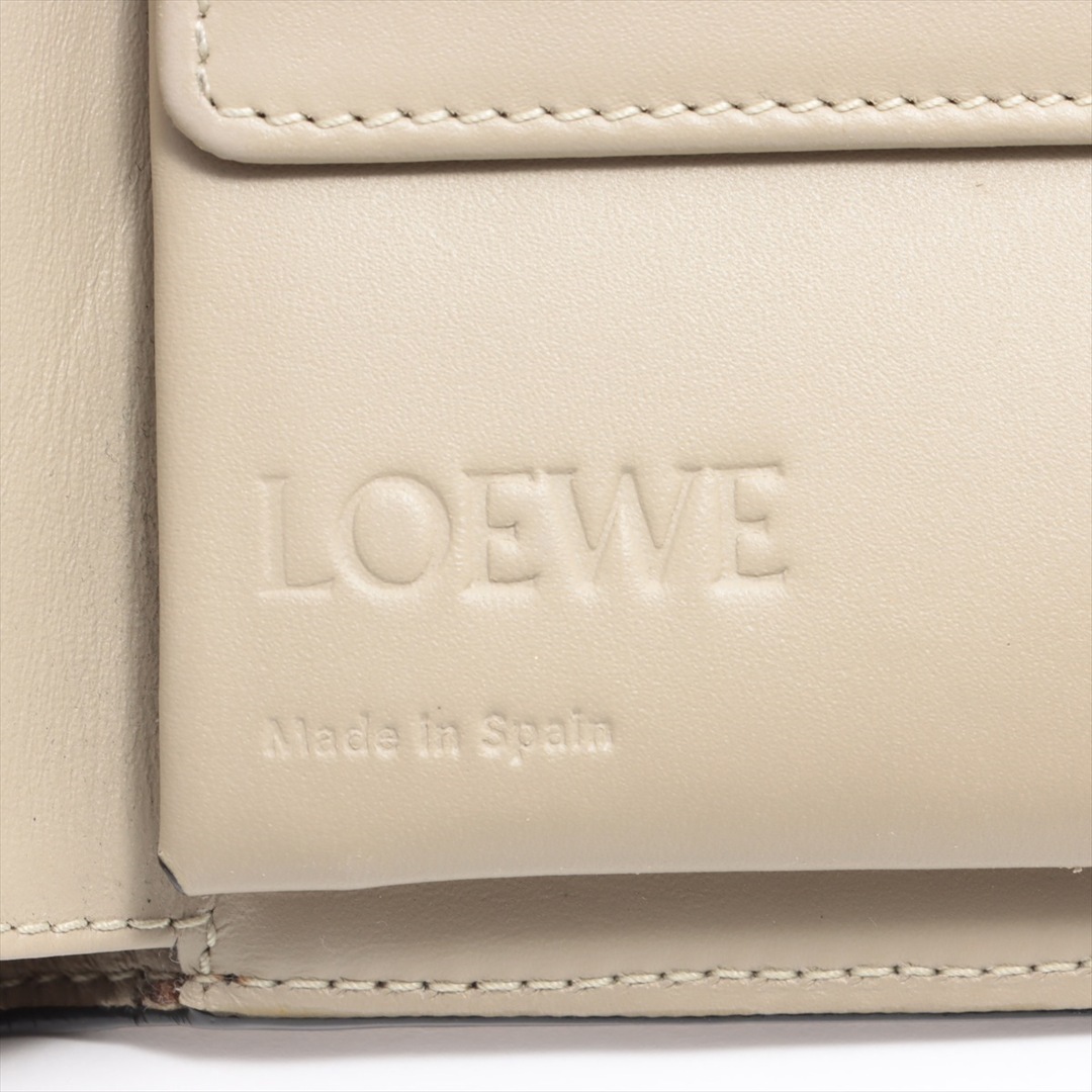 LOEWE(ロエベ)のロエベ  レザー  ベージュ レディース コンパクトウォレット レディースのファッション小物(財布)の商品写真