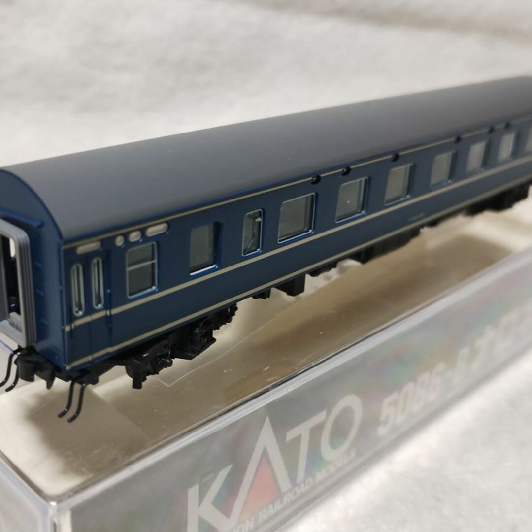 KATO`(カトー)のKATO／カトー 5186-B「ナロネ21（車端部床下機器付）」×5両分 エンタメ/ホビーのおもちゃ/ぬいぐるみ(鉄道模型)の商品写真