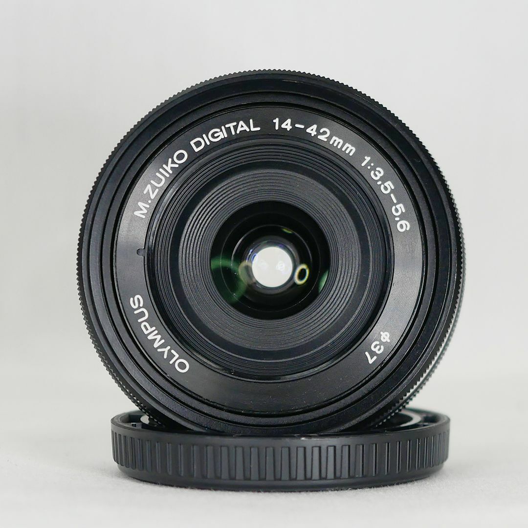 OLYMPUS(オリンパス)のオリンパス 電動パンケーキレンズ M.ZUIKO 14-42mm ブラック スマホ/家電/カメラのカメラ(レンズ(ズーム))の商品写真