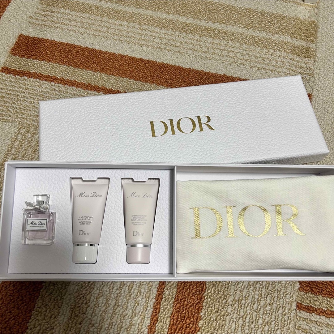 Dior(ディオール)のDior バースデーギフト　2023 エンタメ/ホビーのコレクション(ノベルティグッズ)の商品写真