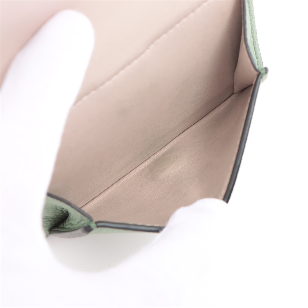 LOEWE(ロエベ)のロエベ トライフォールド レザー  グリーン レディース コンパクトウォレ レディースのファッション小物(財布)の商品写真