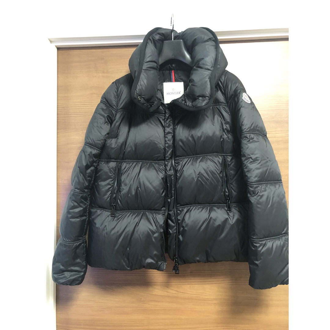 MONCLER(モンクレール)のMONCLER レディースのジャケット/アウター(ダウンジャケット)の商品写真