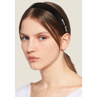 ミュウミュウ(miumiu)のmiumiu ヘッドパンド カチューシャ ヘアアクセ アクセサリー(カチューシャ)