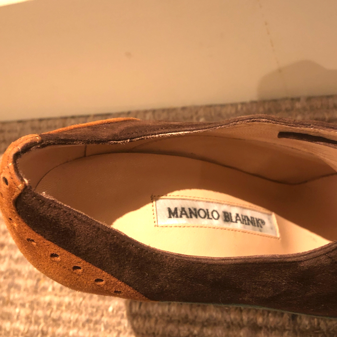 MANOLO BLAHNIK(マノロブラニク)の【新品】マノロブラニク　コンビスエード　サイズ36 レディースの靴/シューズ(ブーティ)の商品写真