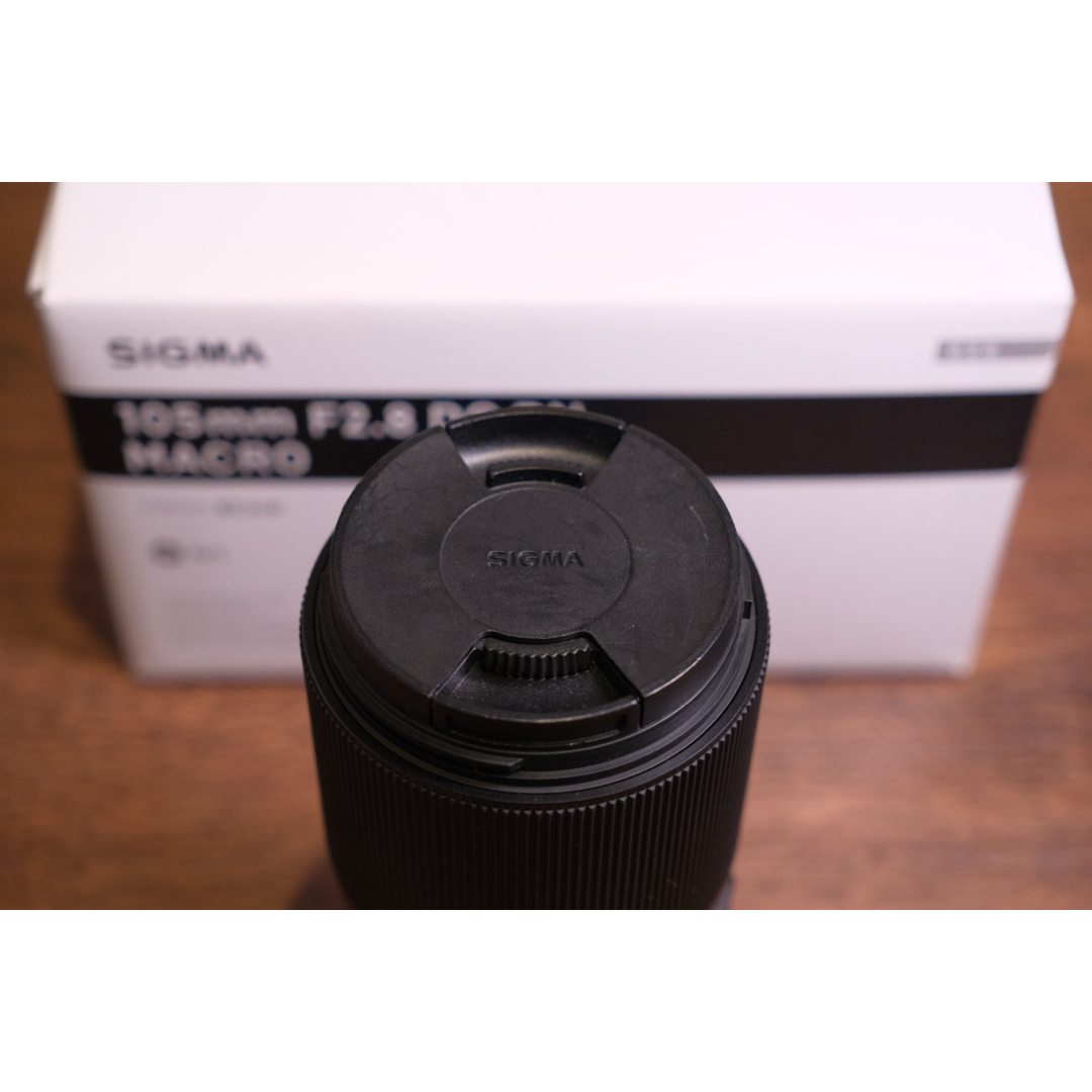 SIGMA(シグマ)のSIGMA 105mm F2.8 DG DN Macro Eマウント  スマホ/家電/カメラのカメラ(レンズ(単焦点))の商品写真