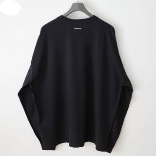 コモリ(COMOLI)のAntwort BACK PRINT LS 1 ブラック(Tシャツ/カットソー(七分/長袖))