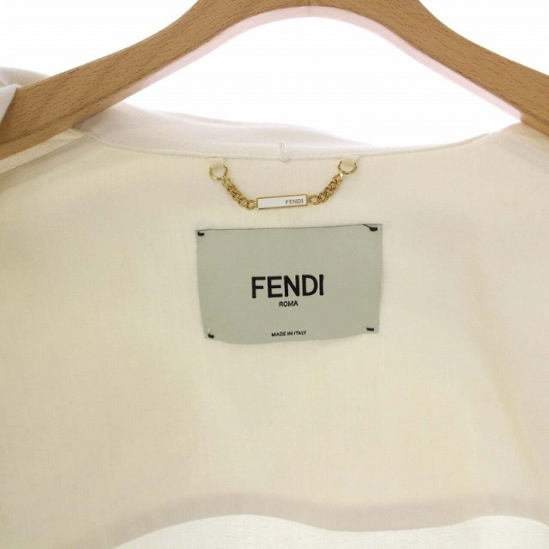 FENDI(フェンディ)のフェンディ エンボスロゴ デニムジャケット ジージャン Gジャン 40 白 レディースのジャケット/アウター(Gジャン/デニムジャケット)の商品写真