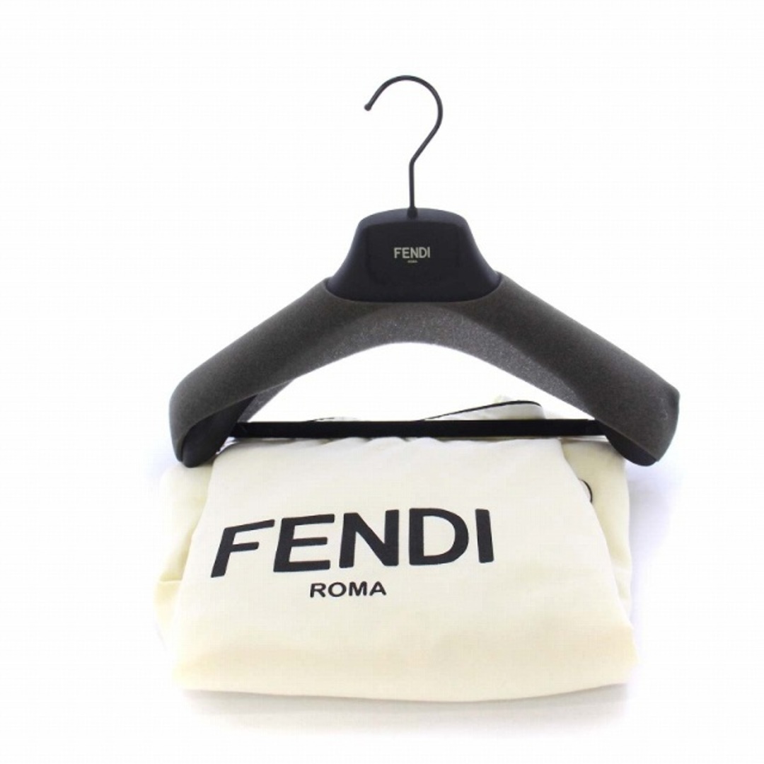 FENDI(フェンディ)のフェンディ エンボスロゴ デニムジャケット ジージャン Gジャン 40 白 レディースのジャケット/アウター(Gジャン/デニムジャケット)の商品写真