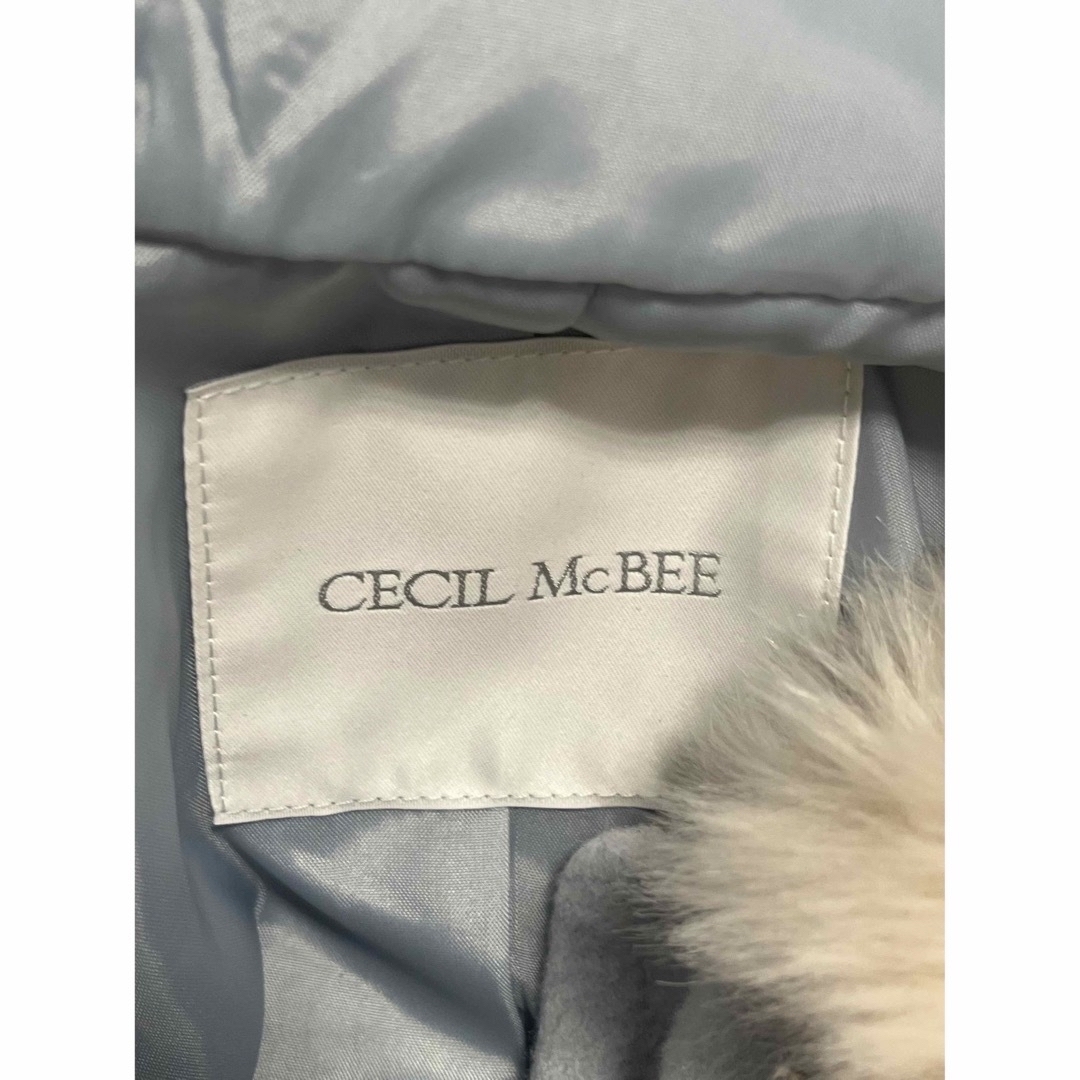 CECIL McBEE(セシルマクビー)のCECIL McBEE セシルマクビー　ブルー　ファー　ショートコート　ダッフル レディースのジャケット/アウター(ダッフルコート)の商品写真