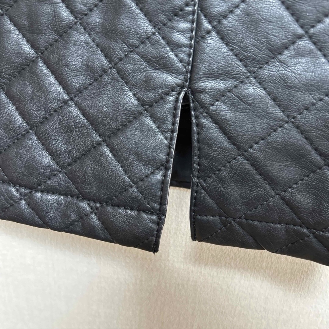 FOREVER 21(フォーエバートゥエンティーワン)のフェイクレザー タイトスカート ミニスカート 台形 ブラック M レディースのスカート(ミニスカート)の商品写真