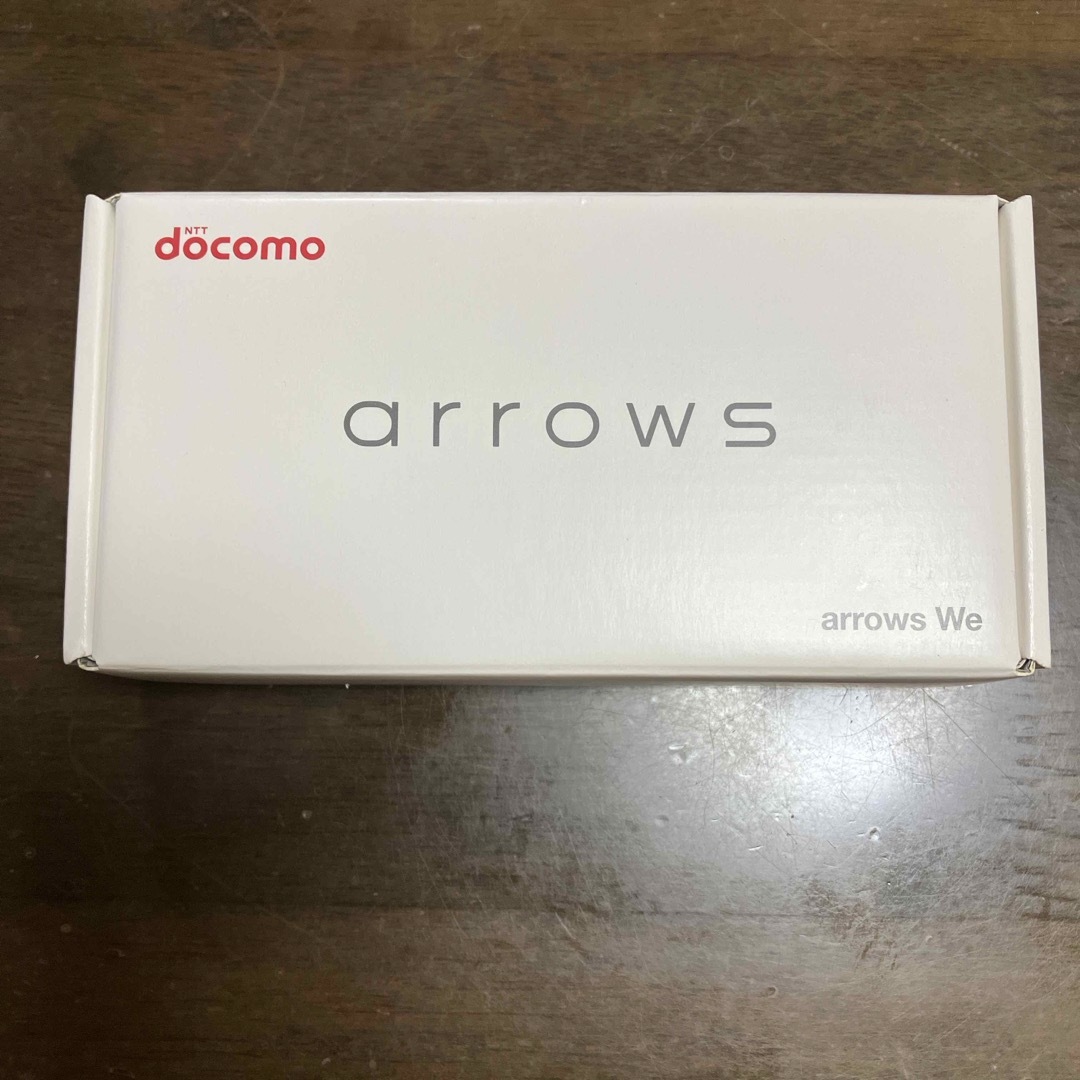 arrows(アローズ)のFUJITSU arrows We F-51B ホワイト スマホ/家電/カメラのスマートフォン/携帯電話(スマートフォン本体)の商品写真