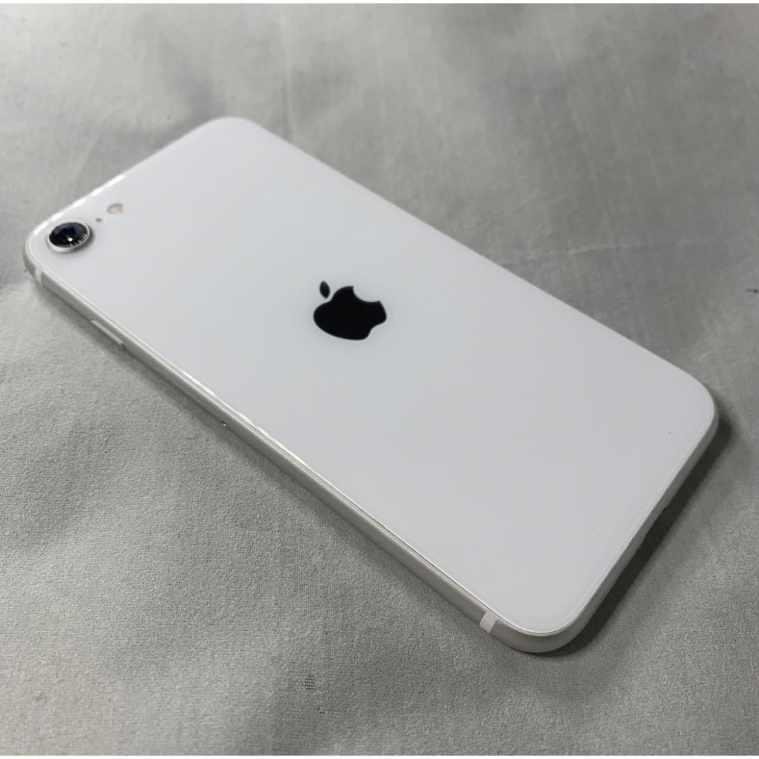 iPhone(アイフォーン)のApple iPhone SE 第2世代 ホワイト 64GB スマホ/家電/カメラのスマートフォン/携帯電話(スマートフォン本体)の商品写真