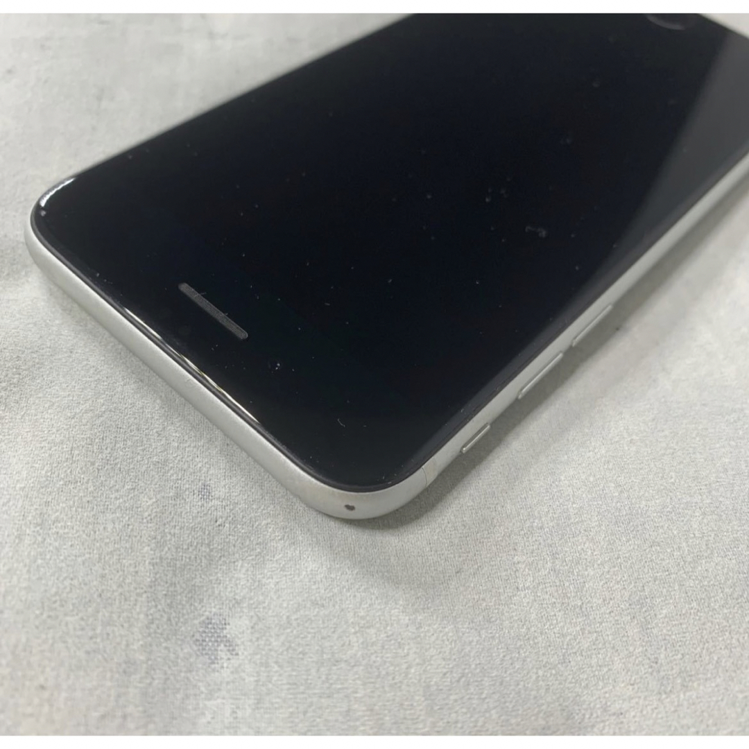 iPhone(アイフォーン)のApple iPhone SE 第2世代 ホワイト 64GB スマホ/家電/カメラのスマートフォン/携帯電話(スマートフォン本体)の商品写真