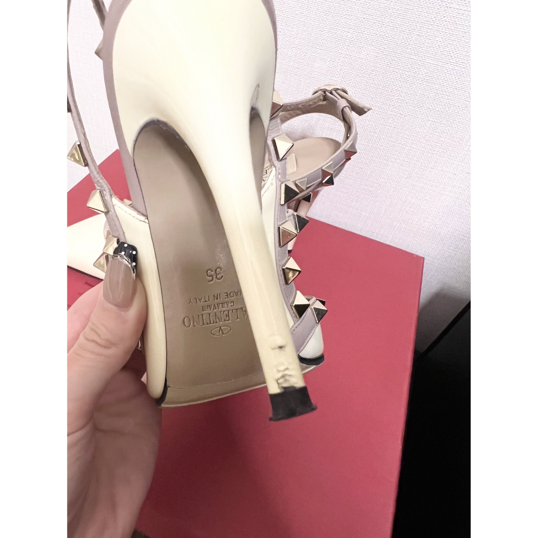 VALENTINO(ヴァレンティノ)のヴァレンティノ　スタッズパンプス レディースの靴/シューズ(ハイヒール/パンプス)の商品写真