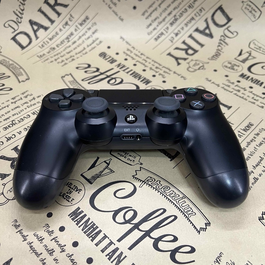 PlayStation4(プレイステーション4)の1 ps4 純正品 ワイヤレスコントローラー DUALSHOCK 4 エンタメ/ホビーのゲームソフト/ゲーム機本体(その他)の商品写真