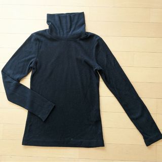 ユニクロ(UNIQLO)のS　ユニクロ　長袖　タートルネック　フリーTシャツ　ロンT　黒(Tシャツ/カットソー(七分/長袖))