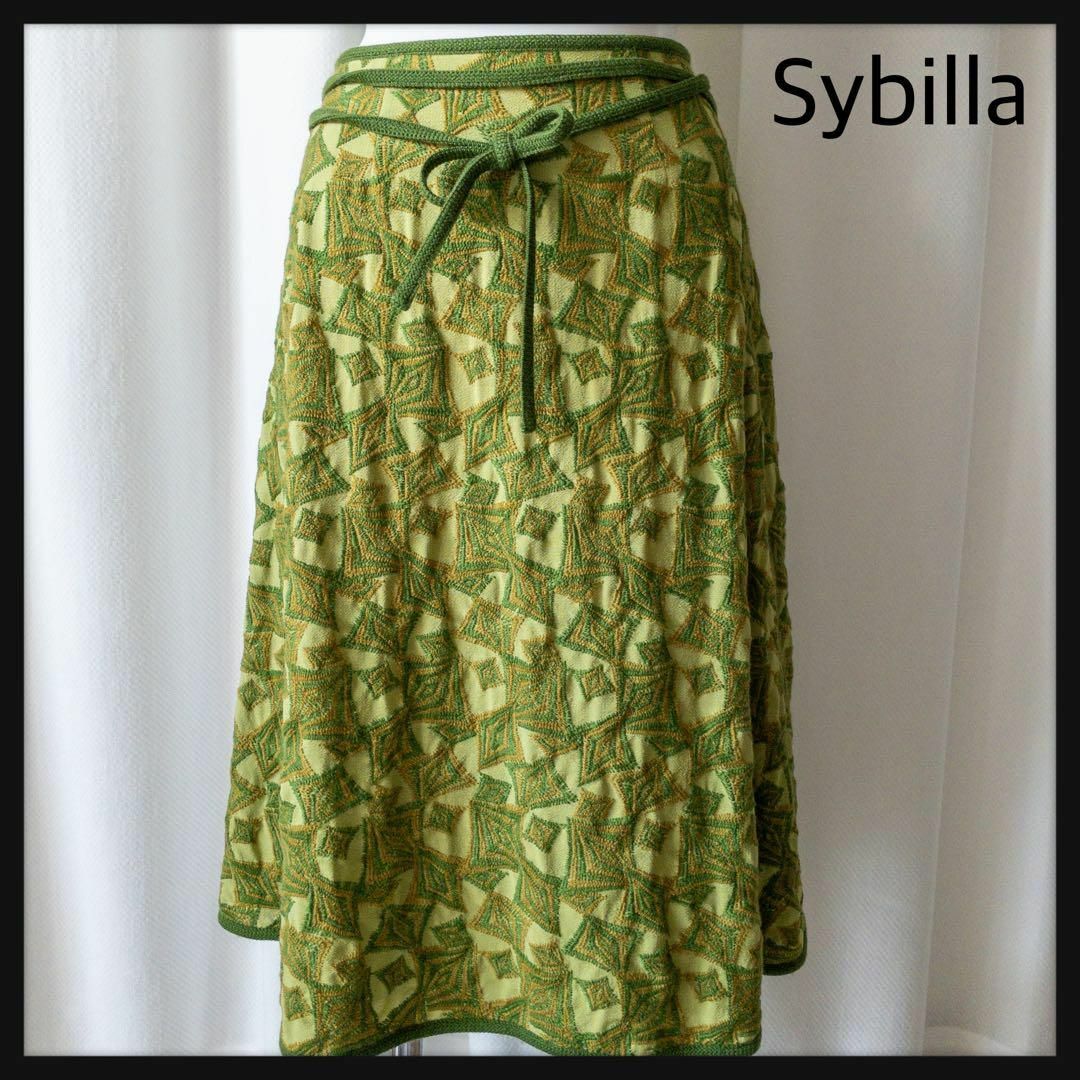 Sybilla(シビラ)のSybilla シビラ　フレアスカート　総柄　刺繍　リボン レディースのスカート(ひざ丈スカート)の商品写真