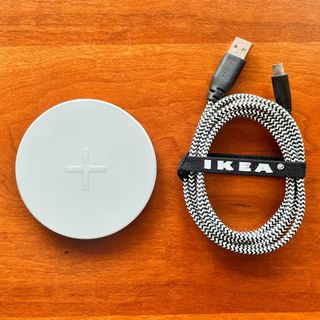 イケア(IKEA)のIKEA LIVBOJ リヴボイ ワイヤレス充電器(バッテリー/充電器)