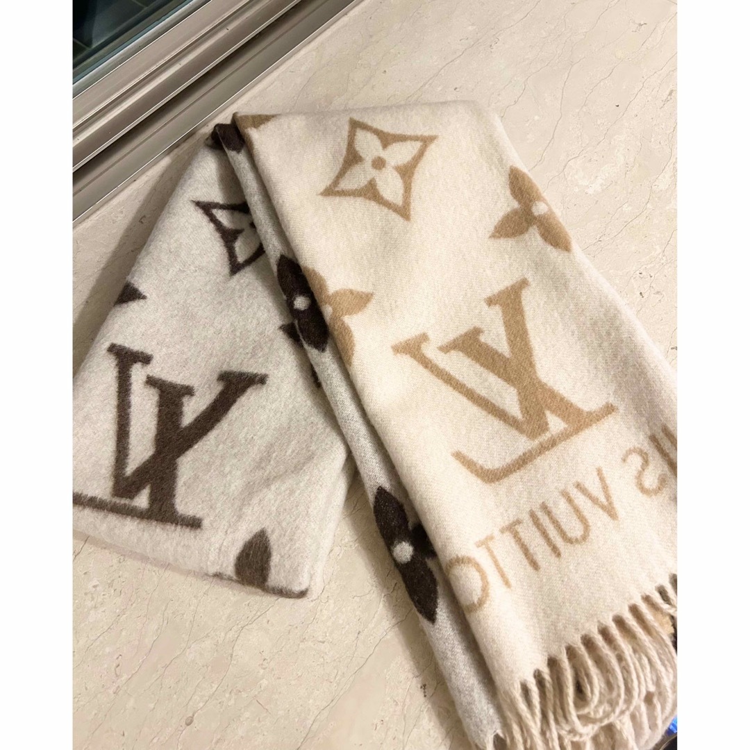 LOUIS VUITTON(ルイヴィトン)のルイヴィトン　LOUISVITTON マフラー　美品 レディースのファッション小物(マフラー/ショール)の商品写真