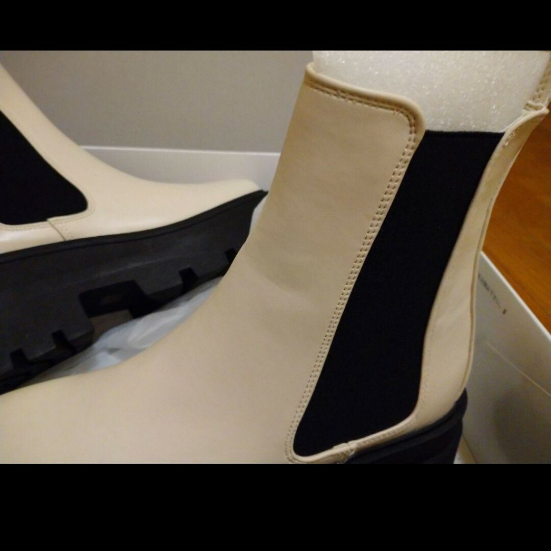 R&E(アールアンドイー)の⭐新品⭐ R&E トラックソールスクエアサイドゴアブーツ レディースの靴/シューズ(ブーツ)の商品写真