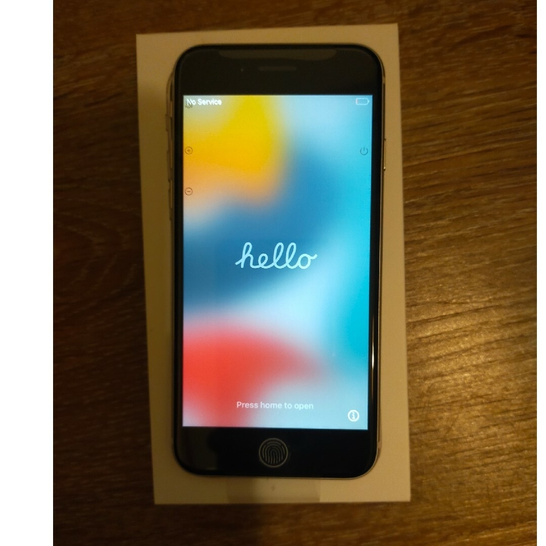 アップル iPhoneSE 第3世代 64GB スターライト スマホ/家電/カメラのスマートフォン/携帯電話(スマートフォン本体)の商品写真