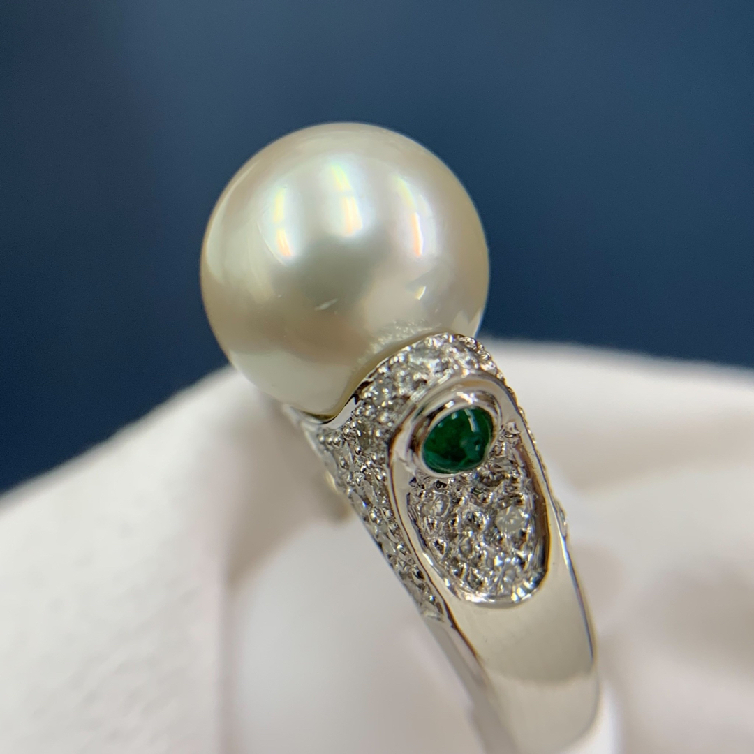 Pt900 白蝶真珠　約10.7mm ダイヤモンド　0.70 エメラルド　リング レディースのアクセサリー(リング(指輪))の商品写真