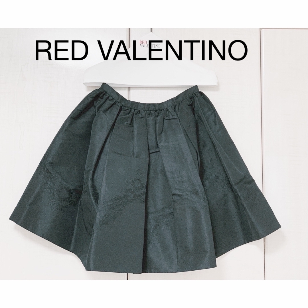 RED VALENTINO(レッドヴァレンティノ)のRED Valentino タックスカート レッドバレンチノ レディースのスカート(ひざ丈スカート)の商品写真