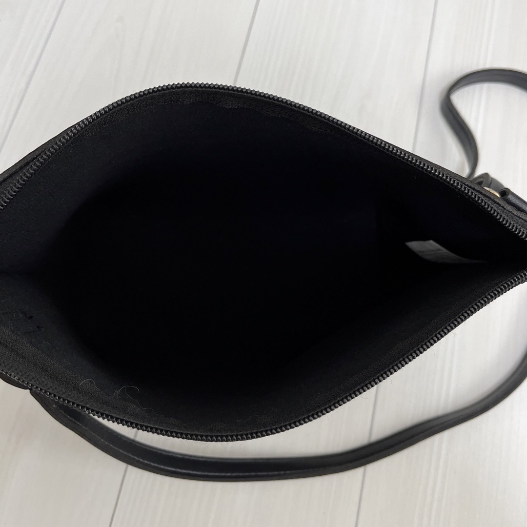 ITS'DEMO(イッツデモ)のイッツデモ　ショルダーバッグ　ななめがけバッグ　カバン　鞄　黒　ブラック レディースのバッグ(ショルダーバッグ)の商品写真