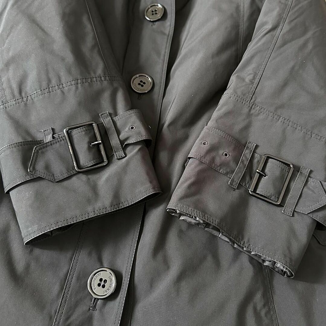 BURBERRY(バーバリー)の美品 バーバリーロンドン ダウンライナー付きファーコート 40 黒 ノバチェック レディースのジャケット/アウター(ダウンコート)の商品写真