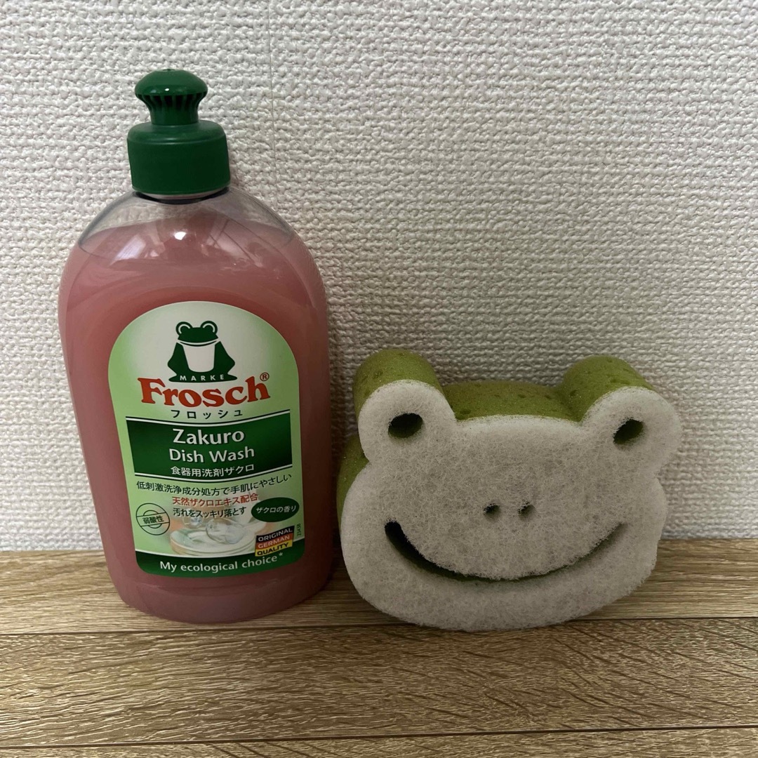 Frosch(フロッシュ)の新品●食器用洗剤　Frosch フロッシュ　ザクロ500ml スポンジセット インテリア/住まい/日用品の日用品/生活雑貨/旅行(洗剤/柔軟剤)の商品写真