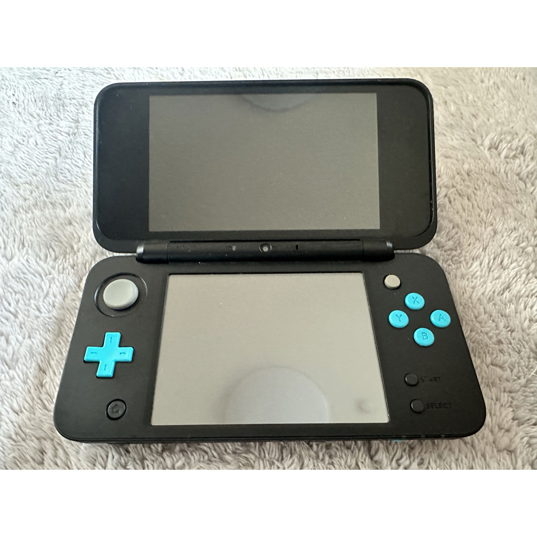 ニンテンドー2DS(ニンテンドー2DS)のNintendo new 2DS LL  ブラック・ターコイズ エンタメ/ホビーのゲームソフト/ゲーム機本体(携帯用ゲーム機本体)の商品写真