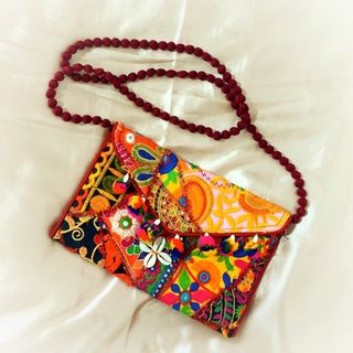 【新品未使用】刺繍BAG(クラッチバッグ)