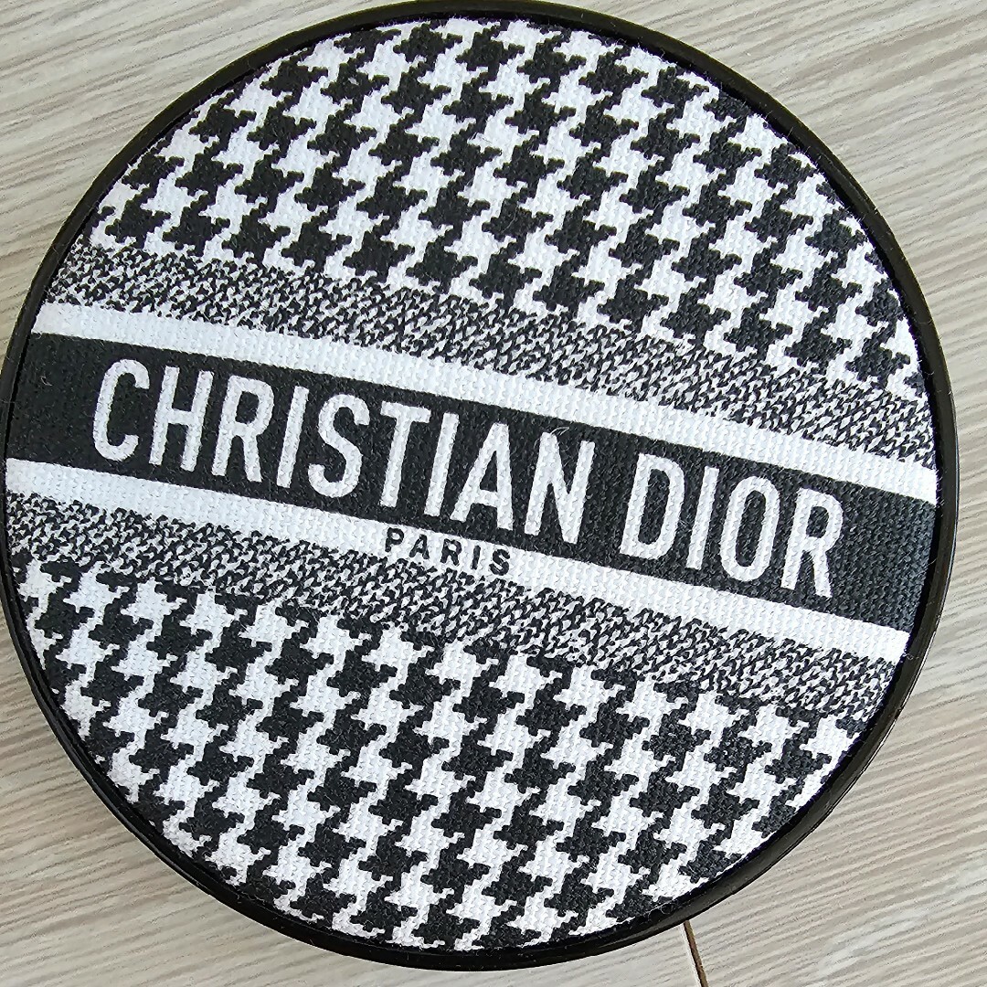 Dior(ディオール)のDior クッションファンデ　ケースのみ コスメ/美容のベースメイク/化粧品(ファンデーション)の商品写真