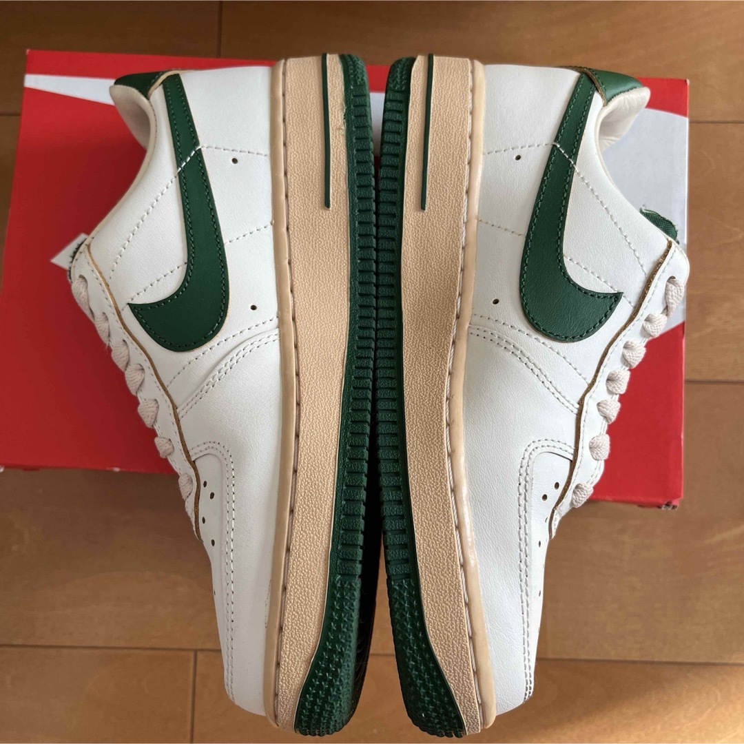 NIKE(ナイキ)のNIKE ナイキ　エアフォース1 モスリン　22.5㎝　AIR FORCE1 レディースの靴/シューズ(スニーカー)の商品写真