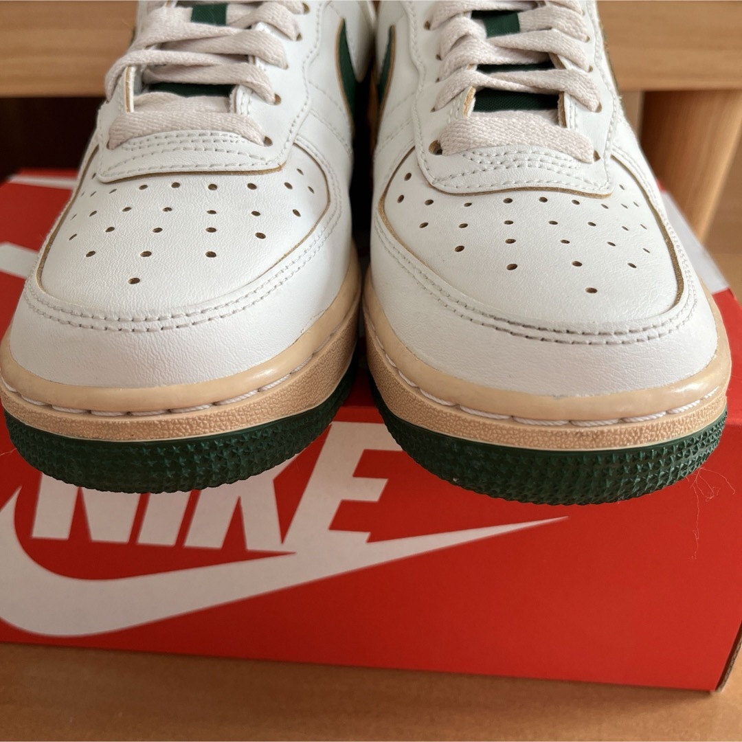 NIKE(ナイキ)のNIKE ナイキ　エアフォース1 モスリン　22.5㎝　AIR FORCE1 レディースの靴/シューズ(スニーカー)の商品写真