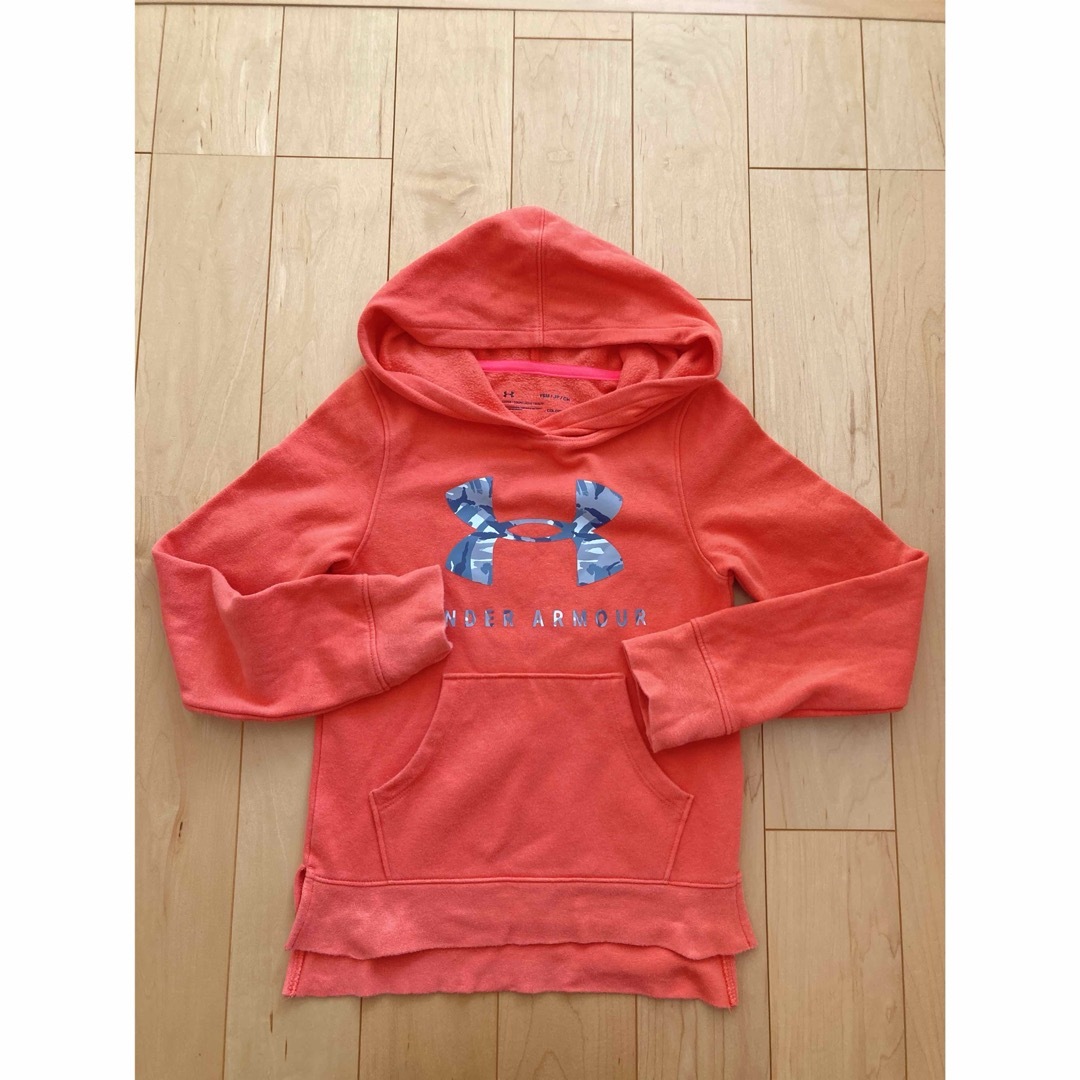 UNDER ARMOUR(アンダーアーマー)のアンダーアーマー　パーカー キッズ/ベビー/マタニティのキッズ服女の子用(90cm~)(Tシャツ/カットソー)の商品写真