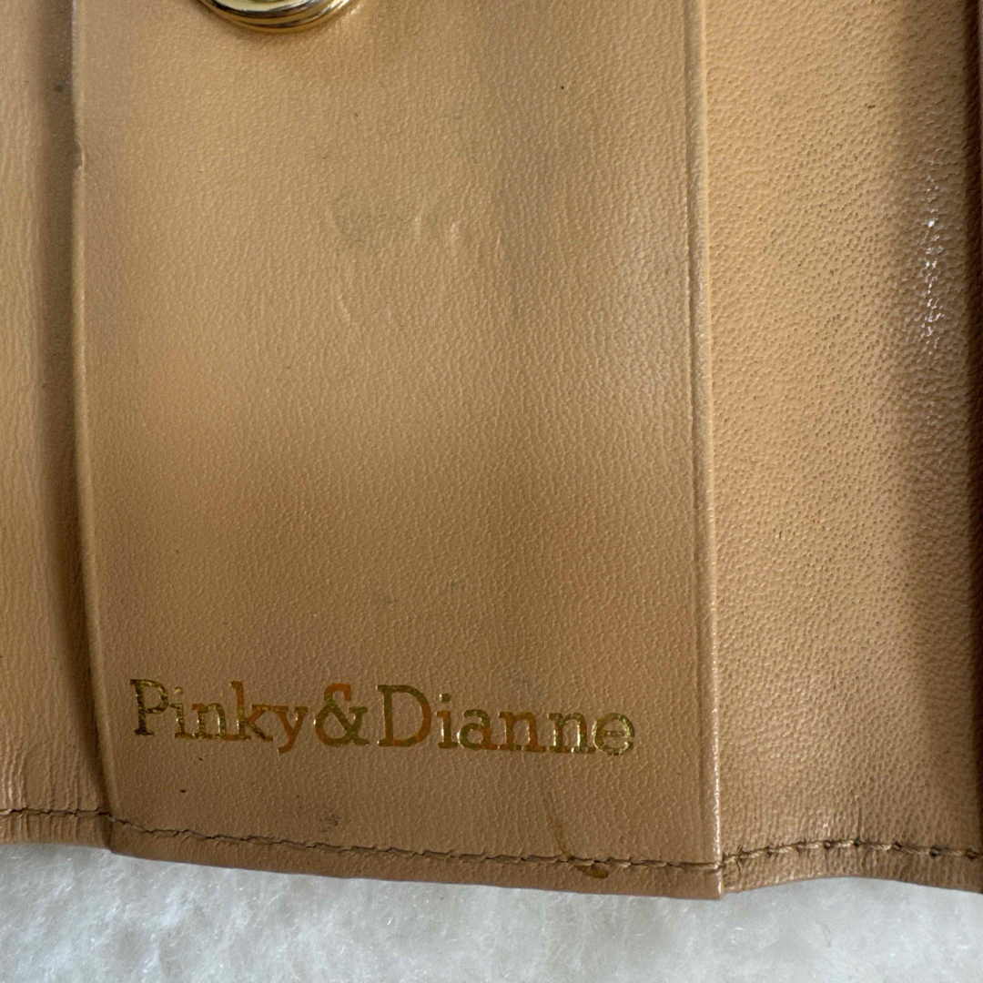 Pinky&Dianne(ピンキーアンドダイアン)のピンキーアンドダイアン　キーケース　5連　ベージュ　ゴールド　ピンク枠　 レディースのファッション小物(キーケース)の商品写真