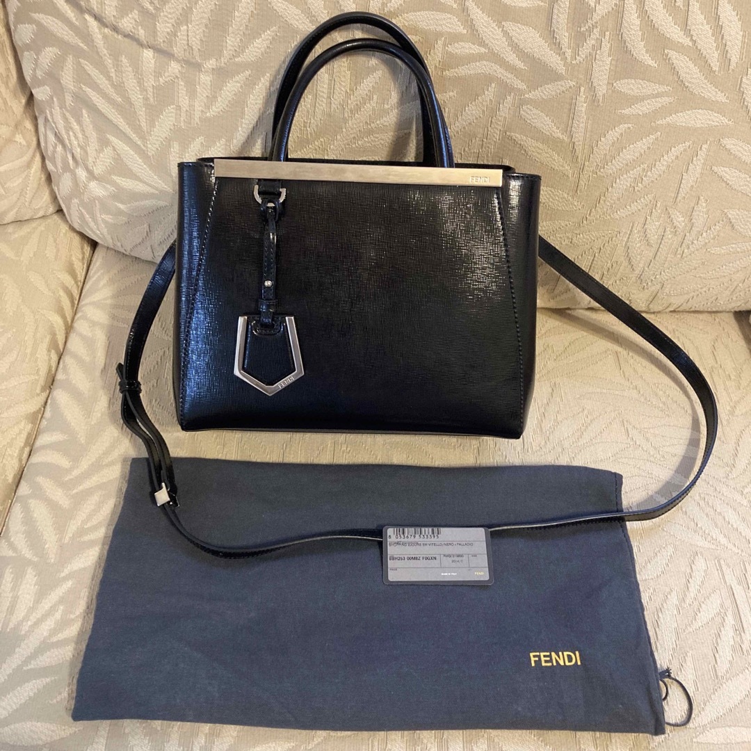 FENDI(フェンディ)のお値下げ中⭐︎超美品⭐︎FENDIトゥージュール2WAYパテントバッグ レディースのバッグ(ハンドバッグ)の商品写真