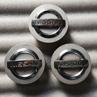 ニッサン(日産)の日産センターキャップ　17インチで使用　直径約5.3cm ３個 全国送料込み(ホイール)