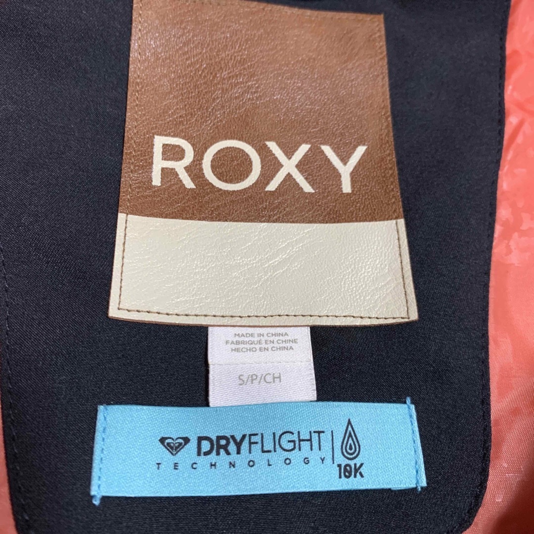 Roxy(ロキシー)のロキシー　ROXY スノボウェア　スキーウェア　防寒　上　新品 スポーツ/アウトドアのスノーボード(ウエア/装備)の商品写真