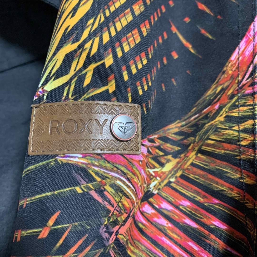 Roxy(ロキシー)のロキシー　ROXY スノボウェア　スキーウェア　防寒　上　新品 スポーツ/アウトドアのスノーボード(ウエア/装備)の商品写真