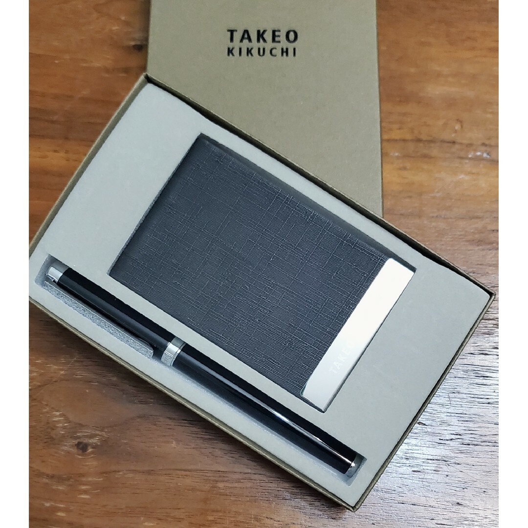 TAKEO KIKUCHI(タケオキクチ)のタケオキクチ　新品　メンズ　ボールペン＋カードケース(ブラック) メンズのファッション小物(名刺入れ/定期入れ)の商品写真