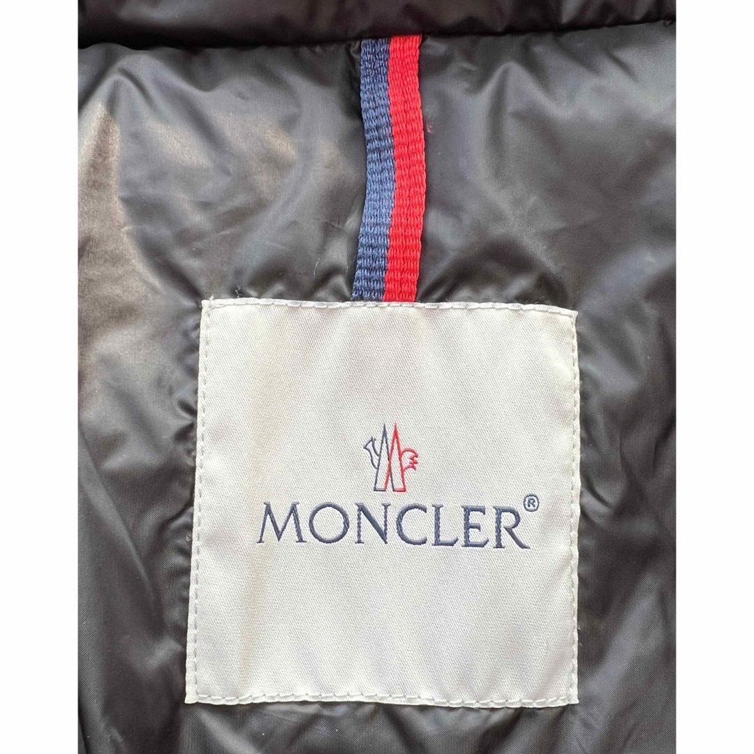 MONCLER(モンクレール)の美品モンクレール　moncler HERMINE エルミンヌ フード付0ブラック レディースのジャケット/アウター(ダウンジャケット)の商品写真